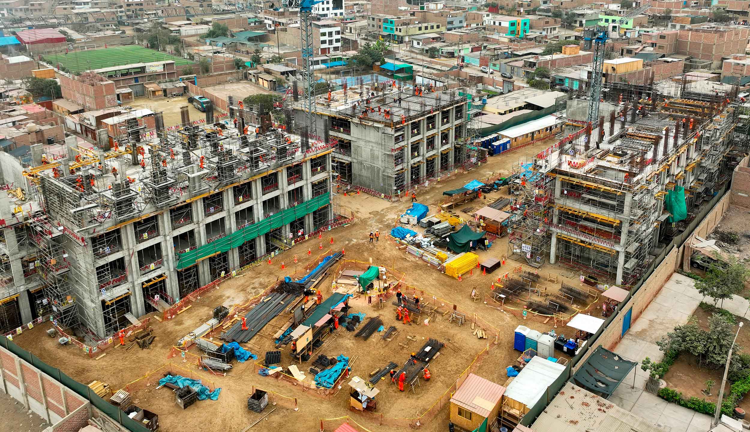 La participación de ULMA en la construcción del I.E. 3080 Vista Alegre reafirma su compromiso con el desarrollo de infraestructuras seguras y de alta calidad, contribuyendo al avance de la educación en Perú.